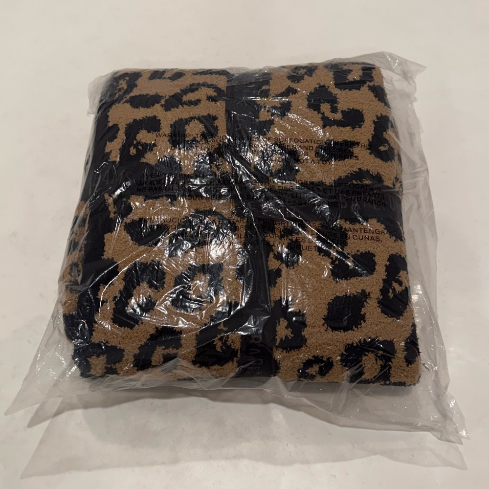 Barefoot Dreams Leopard Black and Tan Blanket 54” x 72” BNWT - Picture 6 of 8